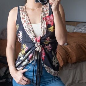 Rare Vintage 100% Silk Tommy Bahama Floral Warp Top